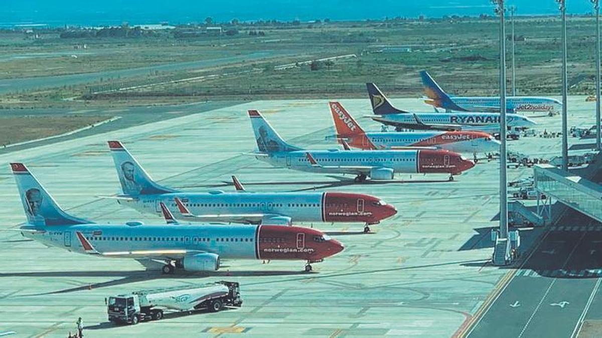 Aviones en el aeropuerto de Corvera.