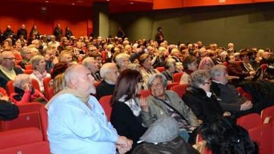 Multitudinari homenatge a mossèn Claparols