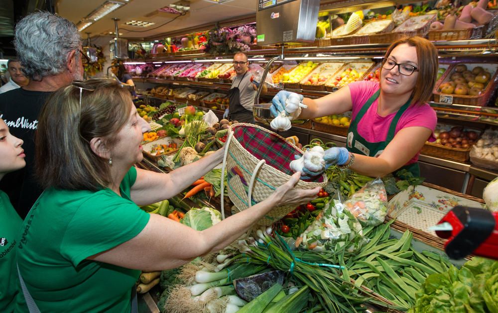 La Hoguera Calderón de la Barca-Plaza de España nos acompaña al Mercado Central para comprar los ingredientes