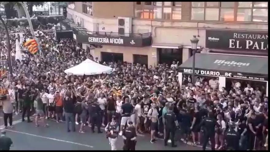 Así recibe la afición al Valencia en Mestalla