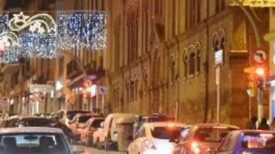 Quatre carrers del centre es queden sense llums de Nadal el dia de l&#039;encesa