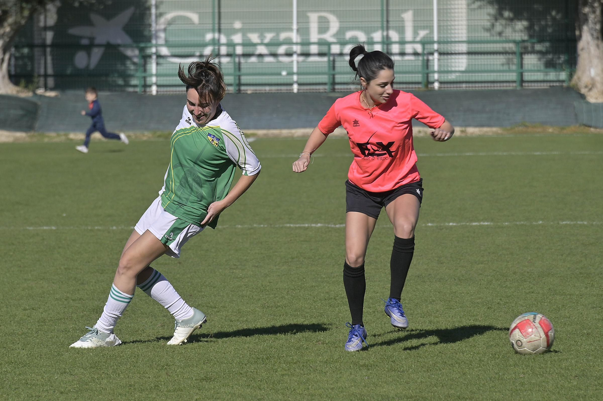 Partido de futbol benefico populares informadores