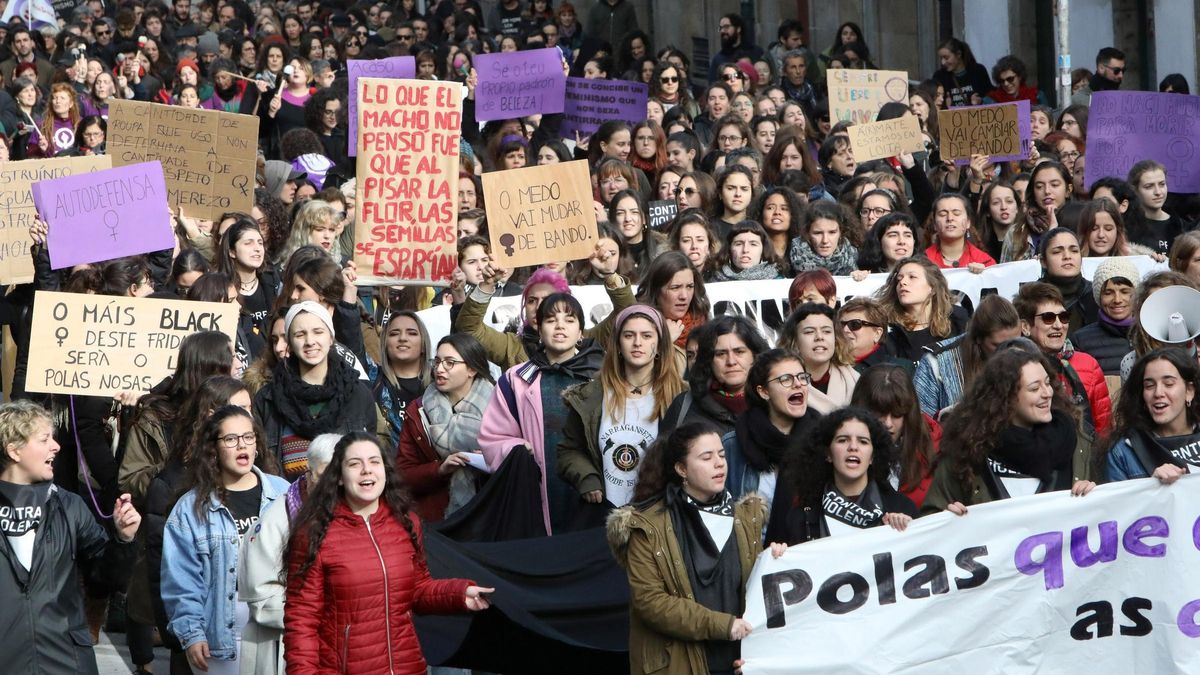 Manifestación en el centro de Santiago durante el Día Internacional de la Violencia contra la Mujer