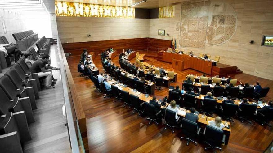 PSOE, IU y Prex-Crex presentarán enmiendas al canon del agua y al céntimo sanitario en Extremadura
