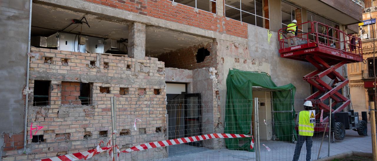 Obras del edificio de la plaza Borrull en Castelló, que ejecuta la Generalitat.