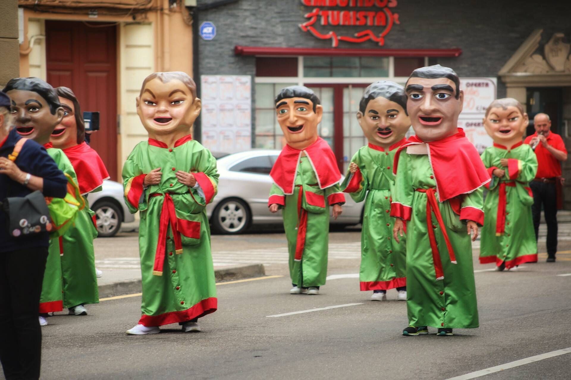 Pasacalles de Gigantes y Cabezudos en las Fiestas de San Pedro de Zamora de 2024