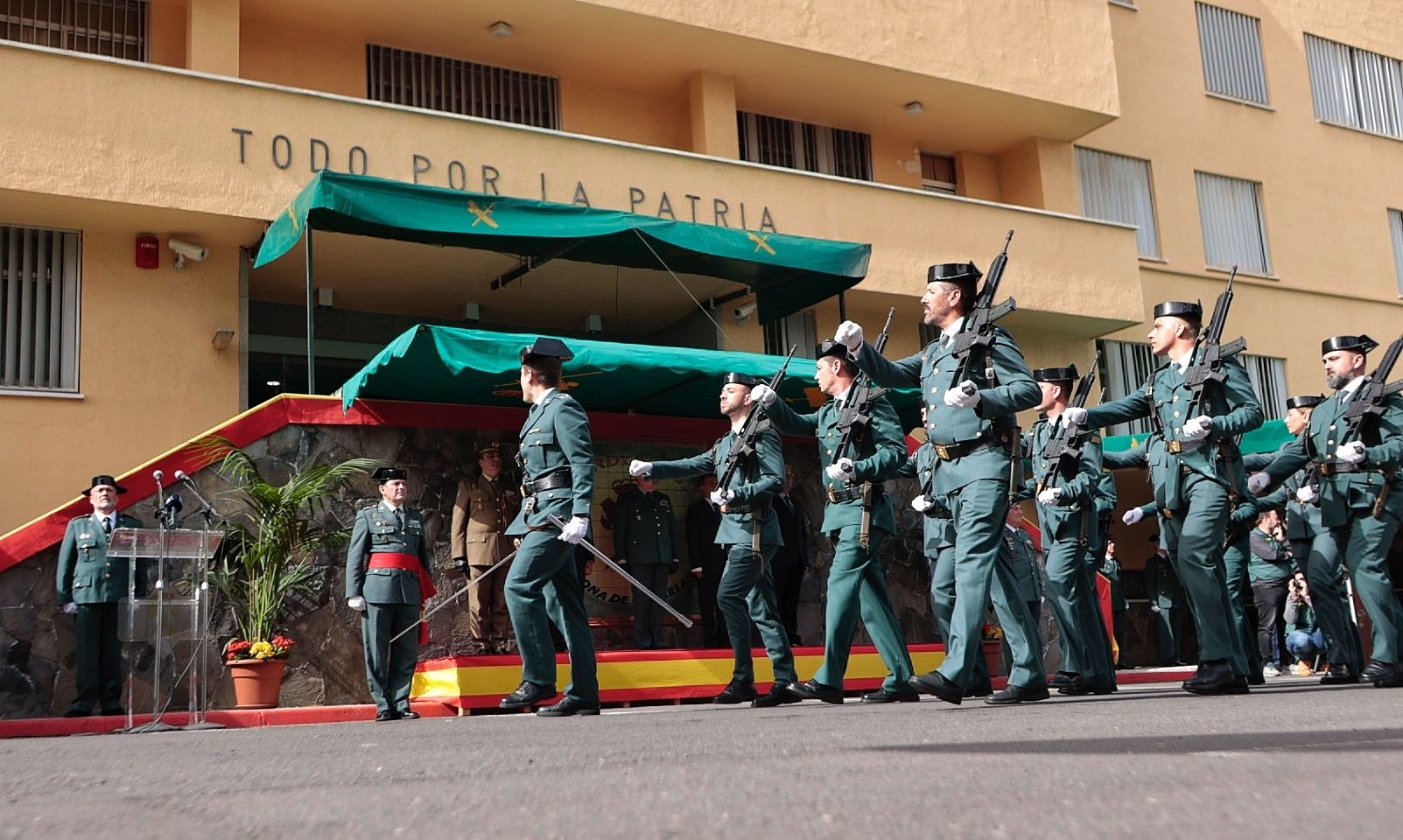Toma de posesión del nuevo General Jefe de la Guardia Civil para Canarias