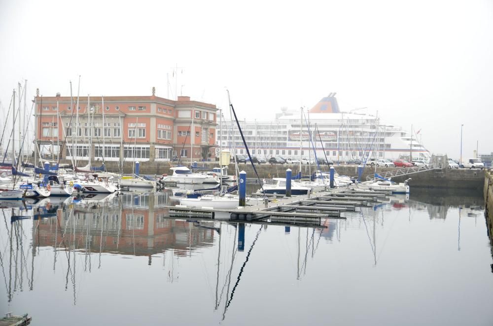 A Coruña, cubierta por la niebla