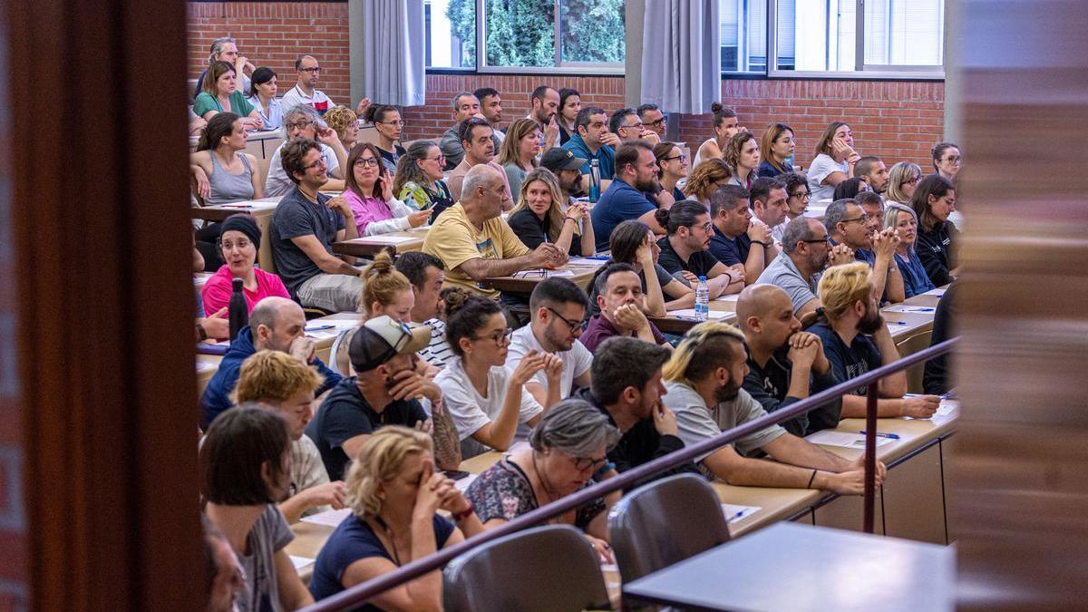 Oposiciones multitudinarias en Barcelona para optar a plazas fijas de Correos