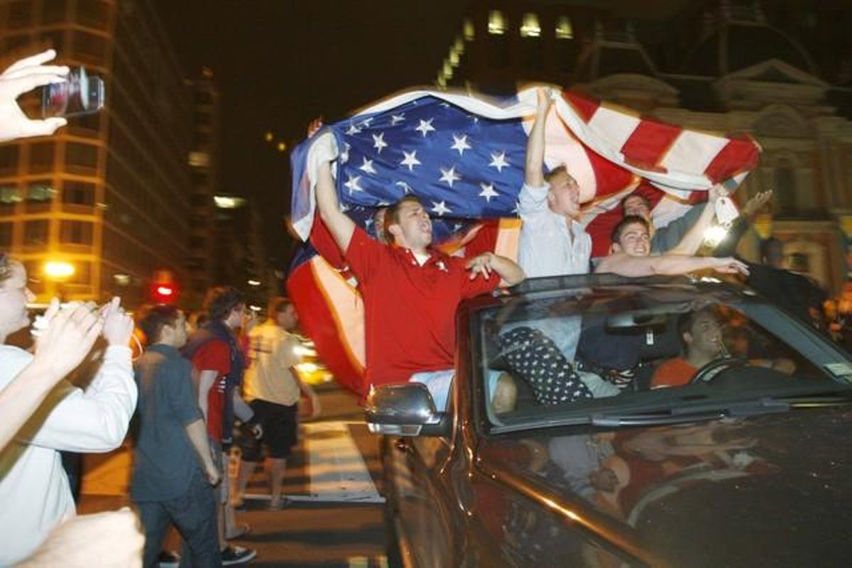 Un dels nombrosos cotxes que han sortit als carrers de Washington després de saber-se la notícia de la mort d’Ussama bin Laden.