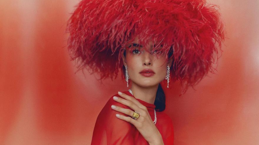 Blanca Padilla protagoniza la nueva campaña RABAT con una selección de joyas repletas de luz y elegancia