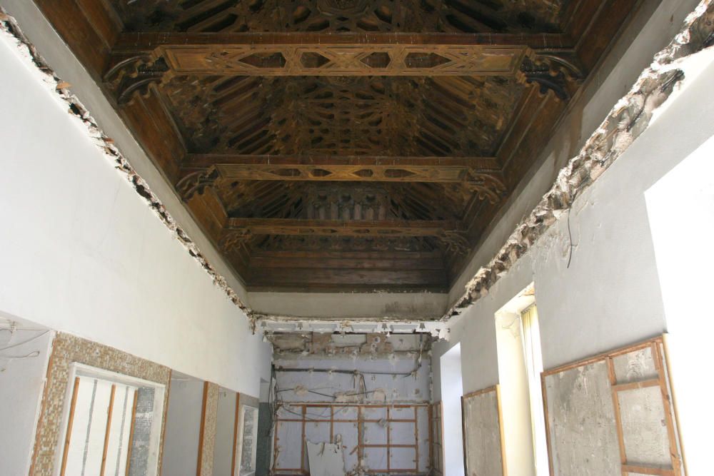 En 2004, el Ayuntamiento de Málaga empieza a rehabilitar el interior del edificio para recuperar sus armaduras y el artesonado de madera de los techos
