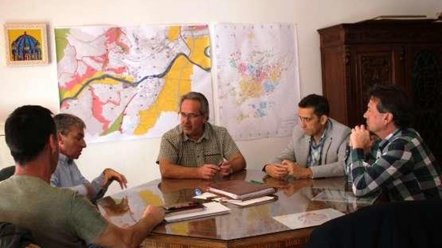 Reunión del alcalde con representantes de CC OO.