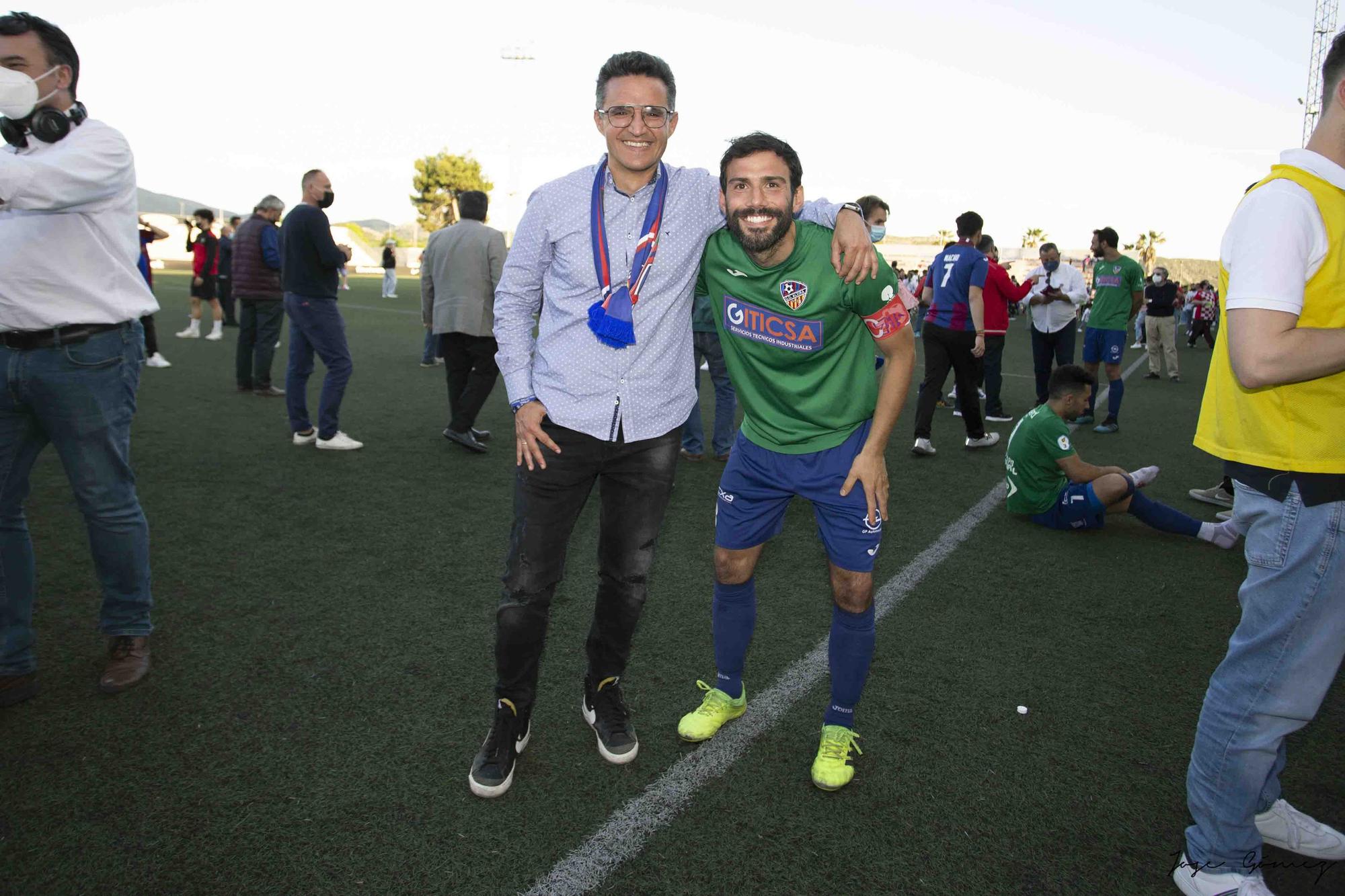 La UD Alzira celebra el ascenso a Segunda RFEF