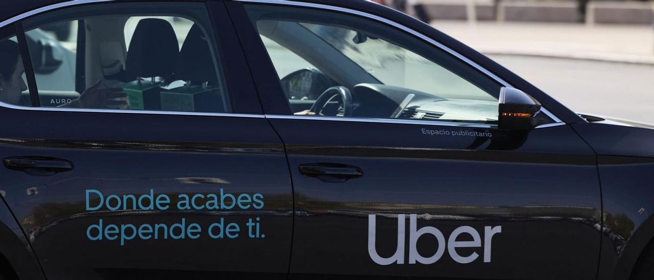 Una VTC de Uber, la plataforma que mañana desembarca en Eivissa.  ep