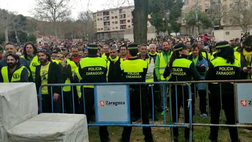 Escrache de los jardineros de FCC a Sara Fernández en la cincomarzada