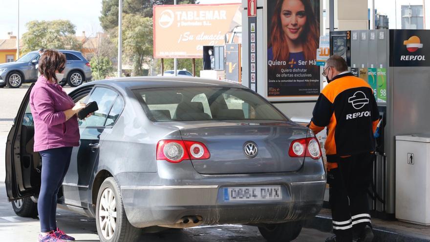 &quot;Habrá colas para repostar desde este viernes&quot;, aseguran gasolineros de Córdoba