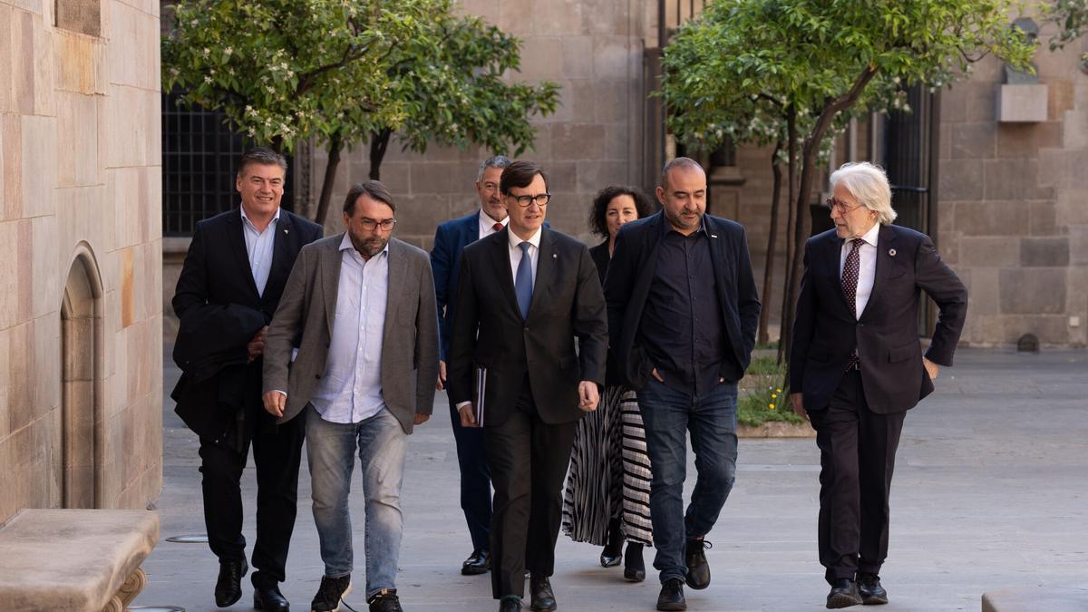 El presidente de la Generalitat, Salvador Illa, durante una reunión, en el Palau de la Generalitat, a 7 de abril de 2025, en Barcelona, con los agentes sociales.