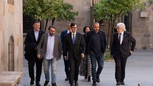 El presidente de la Generalitat, Salvador Illa, durante una reunión, en el Palau de la Generalitat, a 7 de abril de 2025, en Barcelona, con los agentes sociales. 
