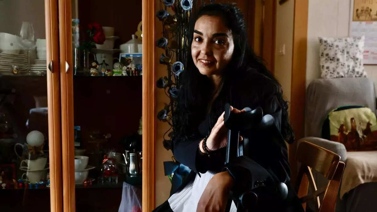 El calvario de Belén Alves, gijonesa con una enfermedad rara que lleva 33 operaciones a sus 48 años: "Estar en el quirófano ya es algo normal para mí, entro sonriendo"