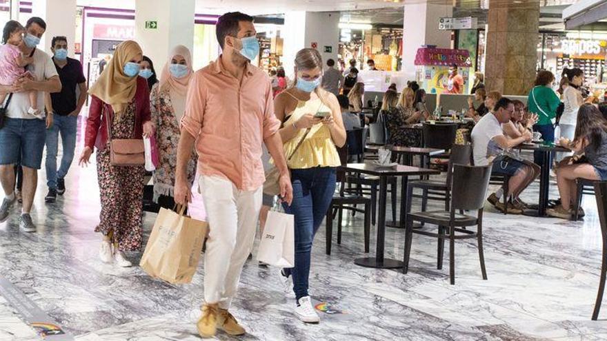 Desescalada en Castellón: Las tiendas fían a la llegada de los turistas una recuperación total