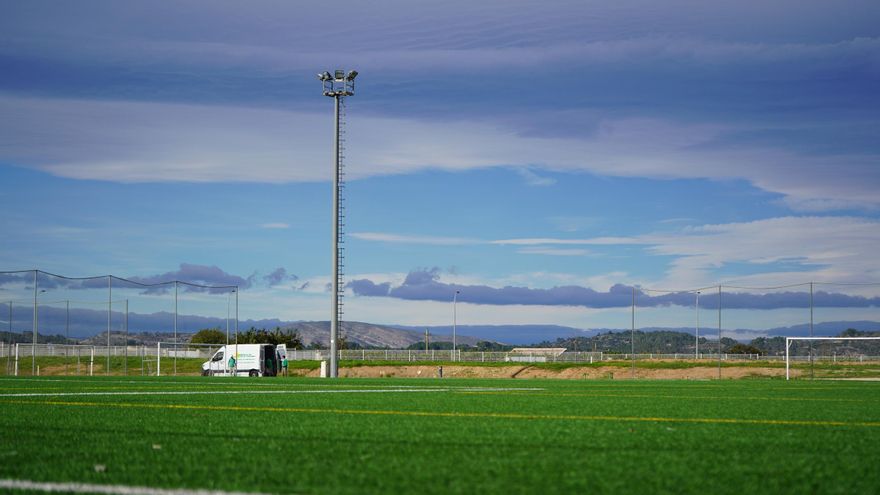 Xàtiva mejora la iluminación y elementos de las instalaciones deportivas