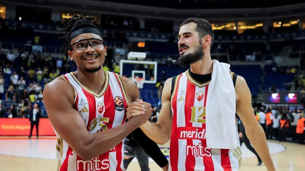 Chima Moneke y Nikola Kalinic, tras una victoria