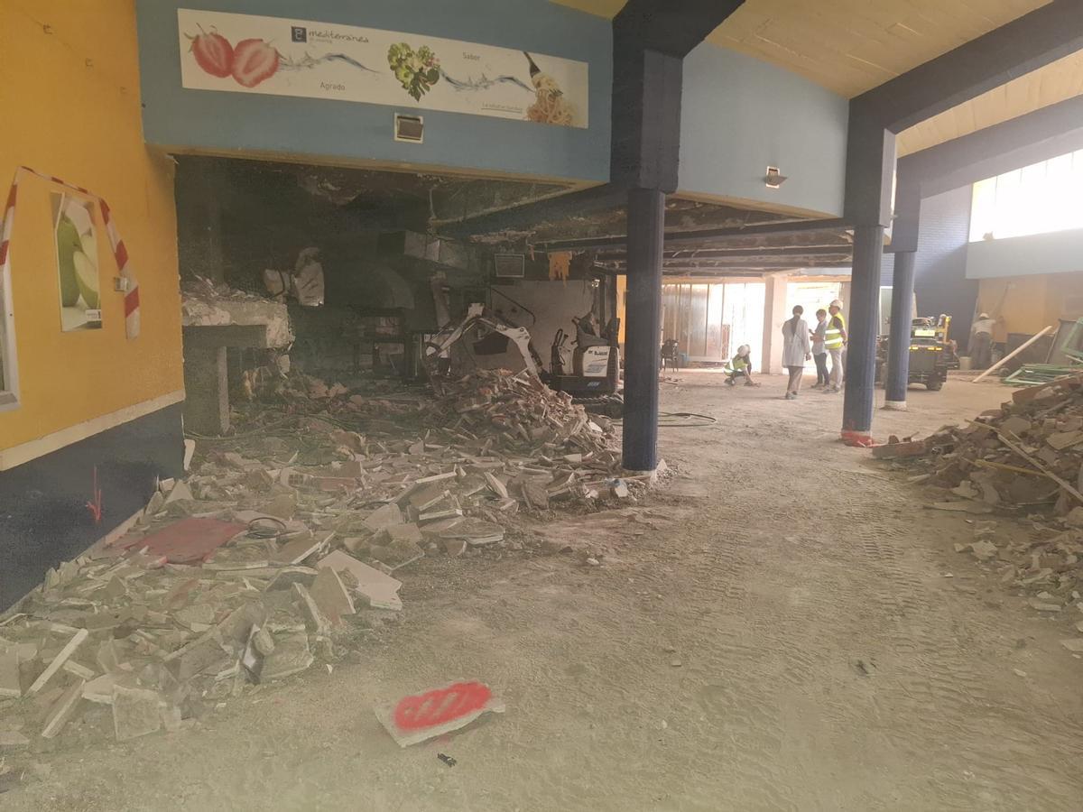 Adecuación de las zonas des despachos de gestión en la antigua cafetería del hospital Miguel Servet.
