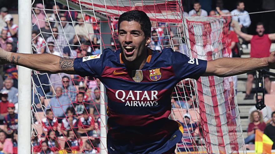 Luis Suárez renueva con el Barcelona hasta 2021