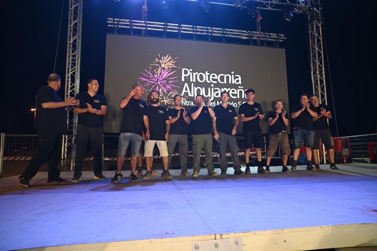 Recibimiento a los pirotécnicos de La Alpujarreña