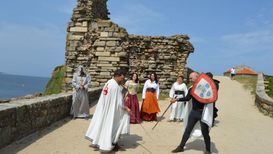 Justa medieval en la presentación de ayer ante la torre.