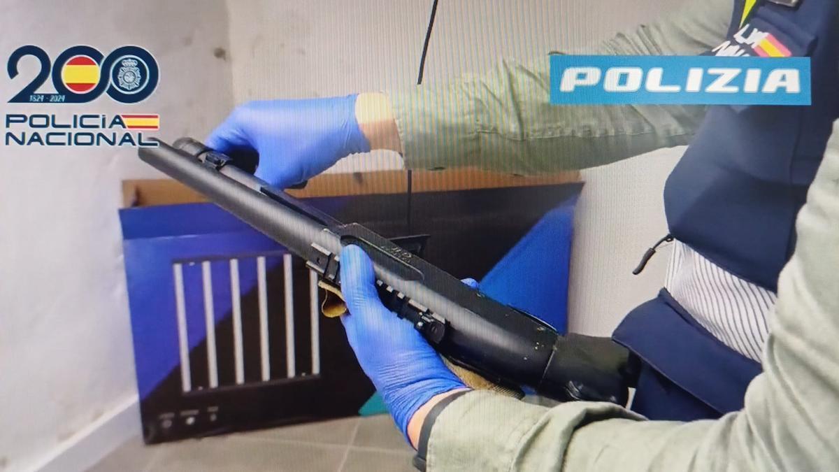 Una de las armas intervenidas a un mafioso italiano en San Miguel