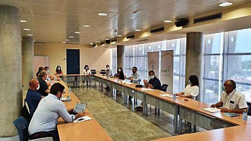 La Mesa del Empleo reunida ayer en Lorca.