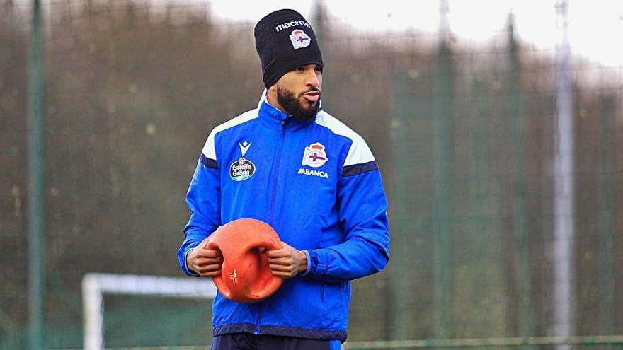 Derik, durante un entrenamiento en Abegondo. |   // RCD