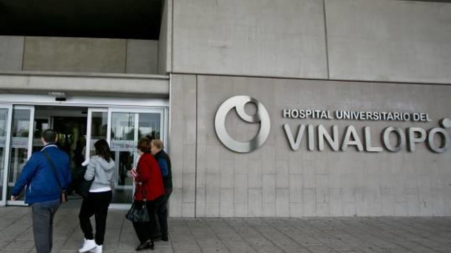 El Hospital del Vinalopó, a donde fue trasladado ayer la menor desde Murcia.