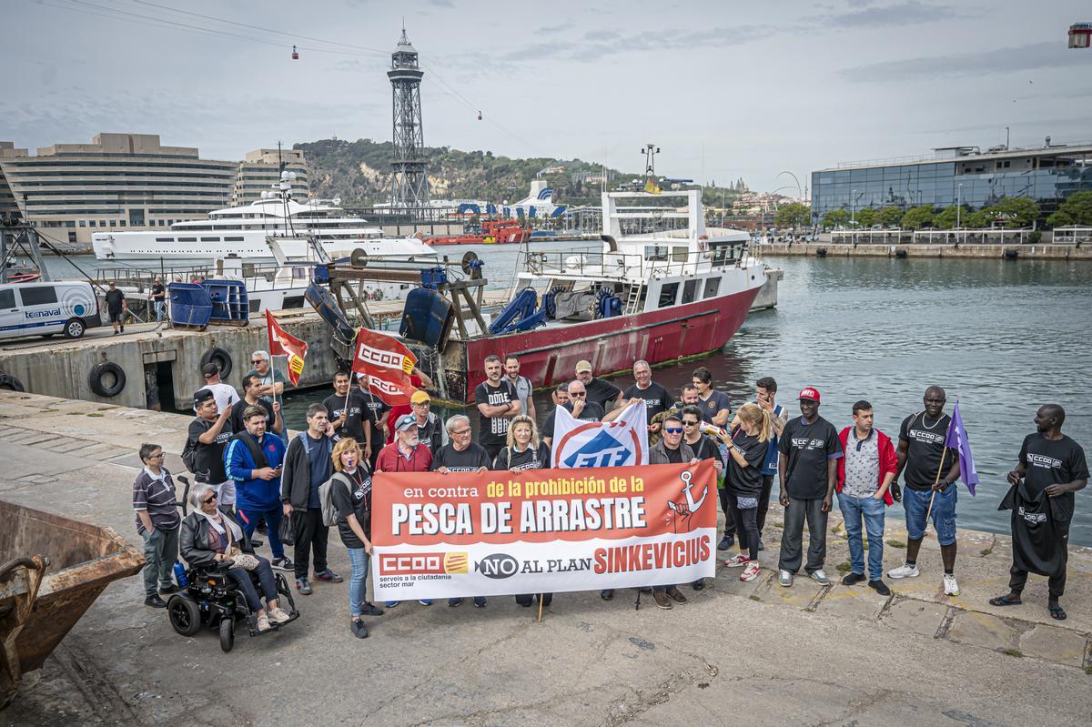 Pescadores de Barcelona protestan contra la prohibición de la pesca de arrastre