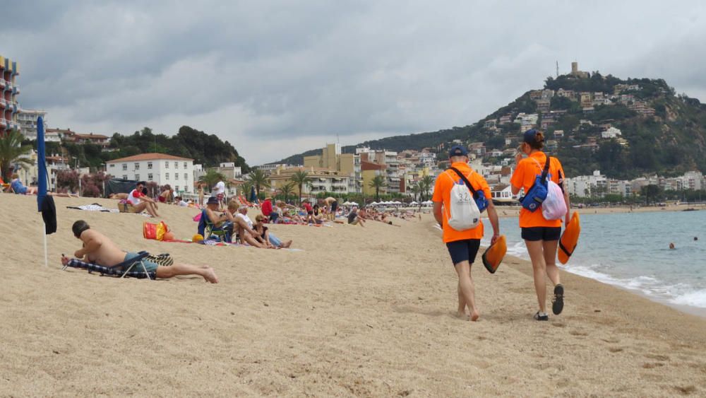Setze socorristes fan més segures les platges de Blanes