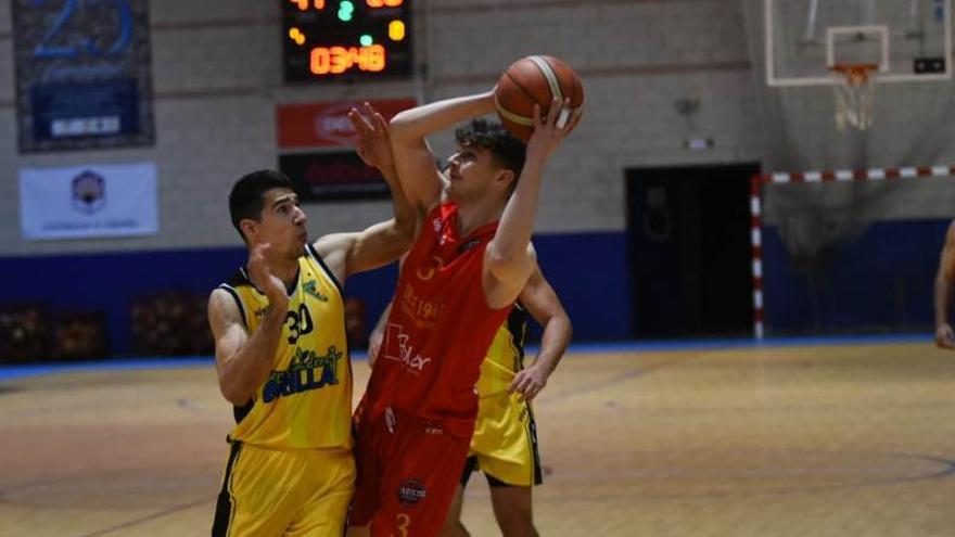 José Luis Illanes (Maristas) intenta superar a Raúl Cano (Benalmádena).