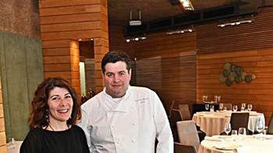 Fernando Agrasar y su mujer, ayer, en el restaurante Salitre.