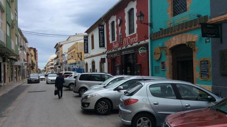 Dénia da otro paso para liberarse de coches al peatonalizar un tramo de la calle La Mar