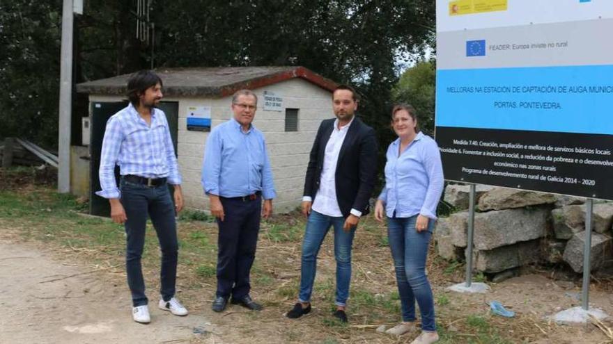 El alcalde con el jefe territorial de Medio Ambiente, ayer en Portas. // FdV