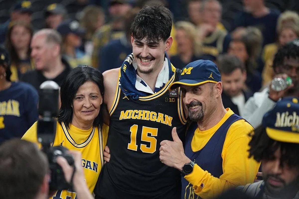 Angélica Gómez, Aday y Javier Mara después de la final de la NCAA