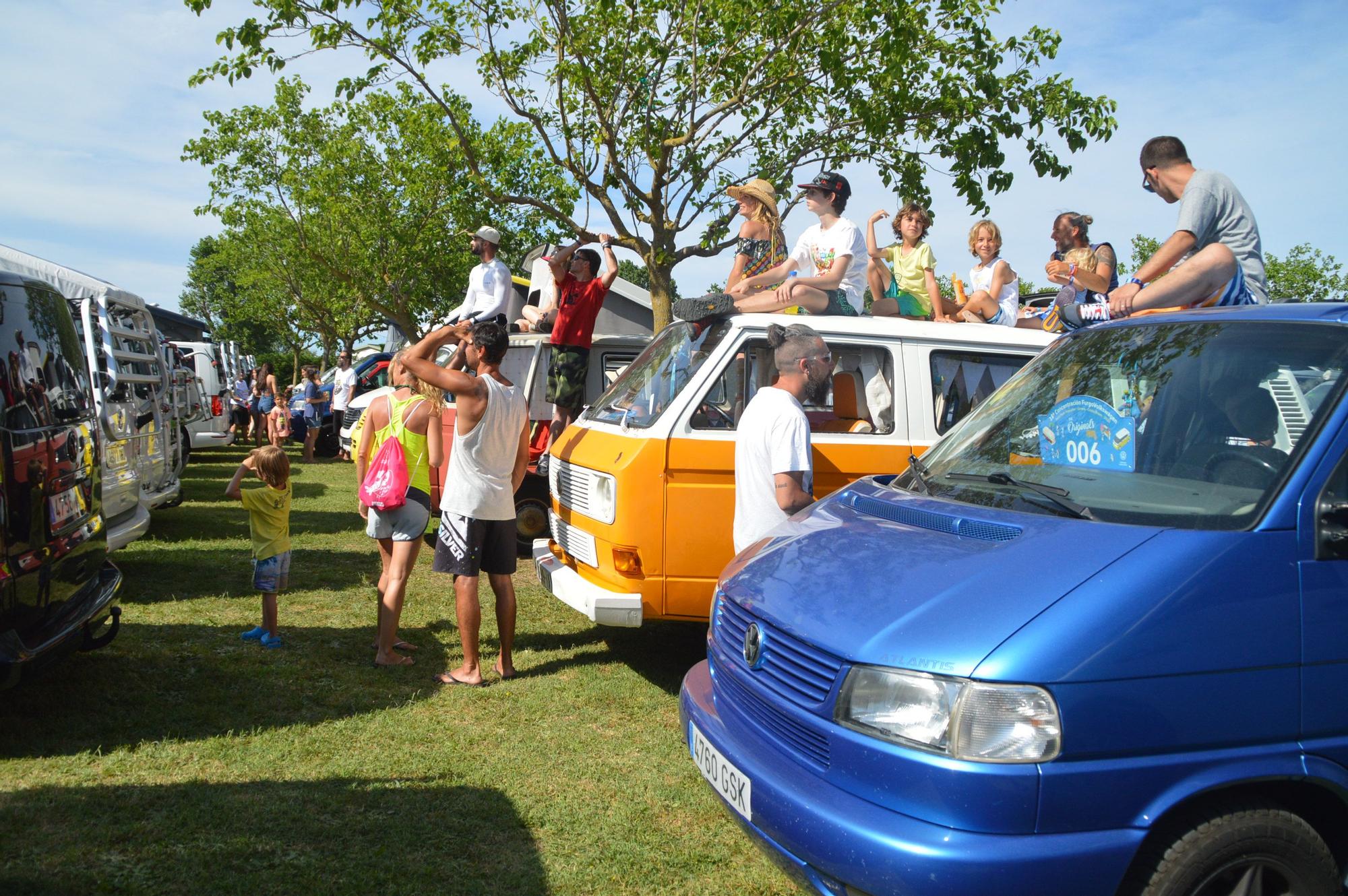 Ambient festiu amb novetat sostenible en la FurgoVolksWagen de La Ballena Alegre