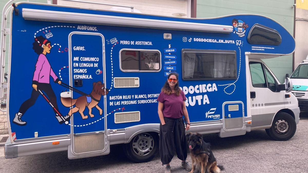 La activista sordociega Sara Crespo ofrecerá una charla y un taller de sensibilización en Ontinyent