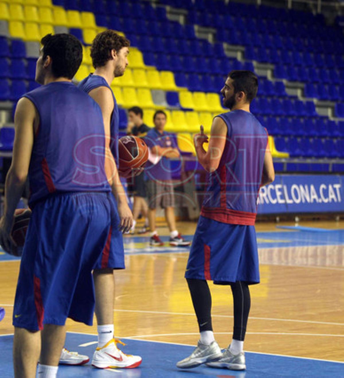 Pau y Marc Gasol, entrenan con el Barça Regal
