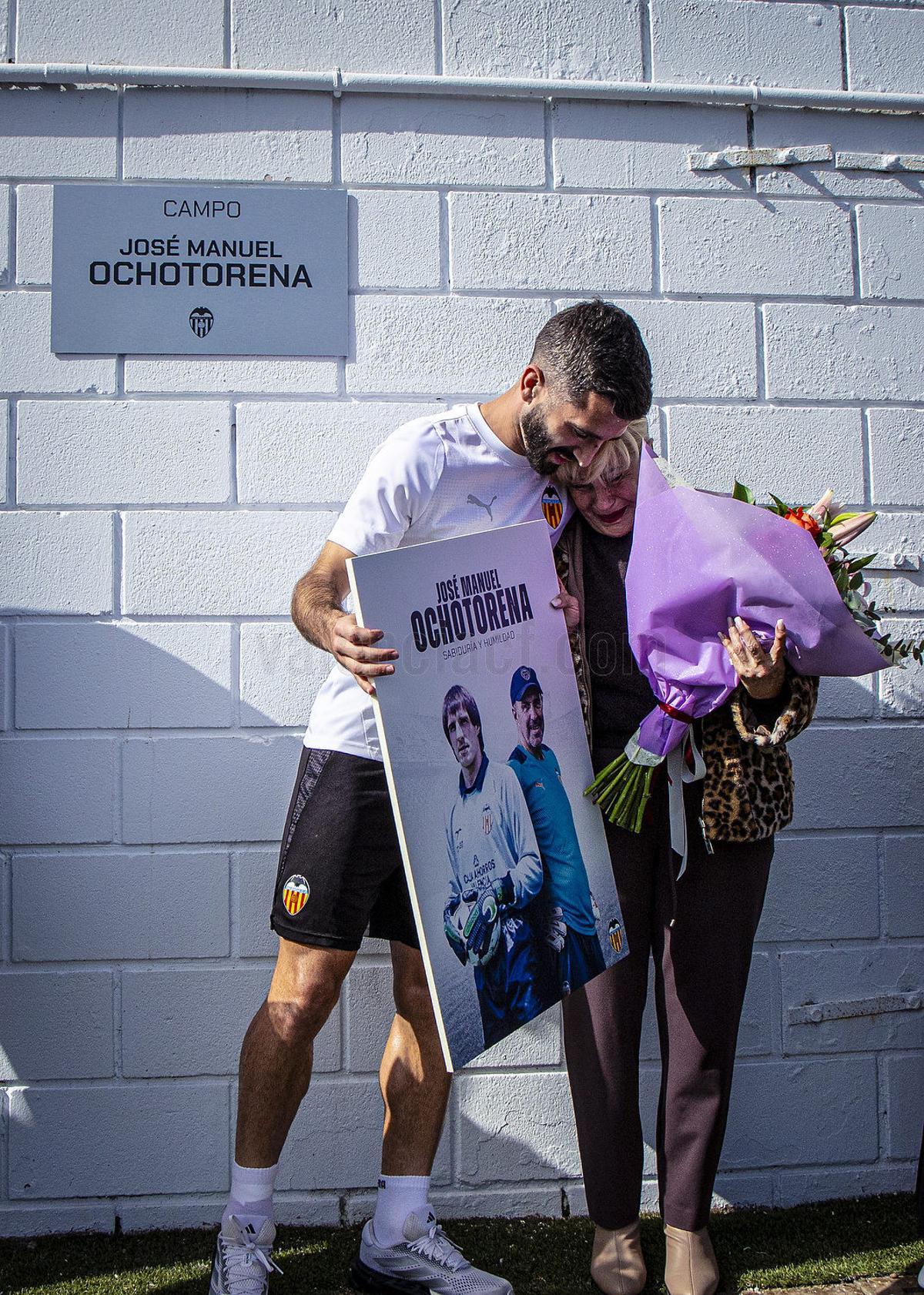 Gayà junto a la mujer de Ochotorena.