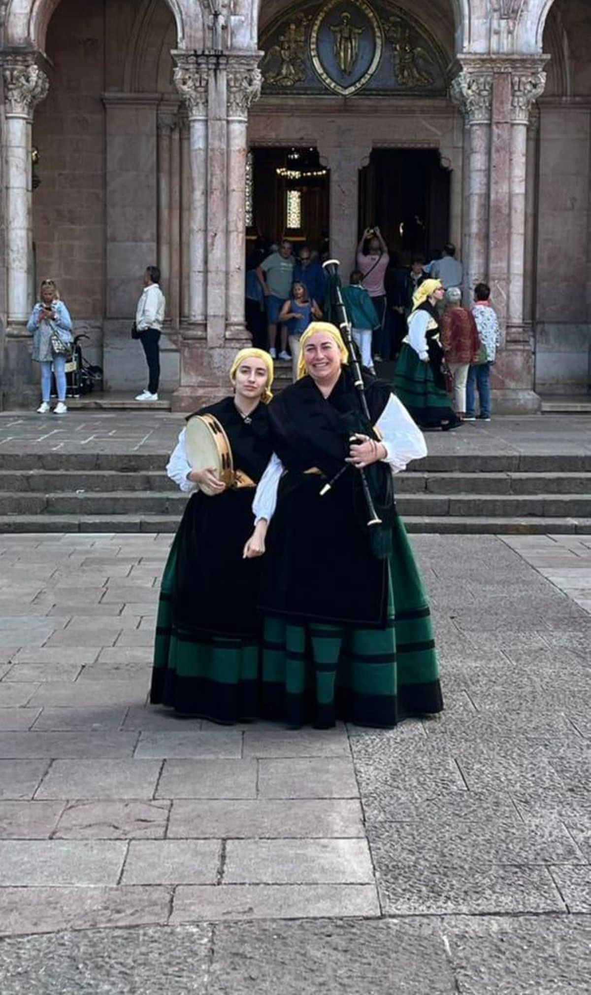 Sonia Estrada junto a su hija Alea Lozana