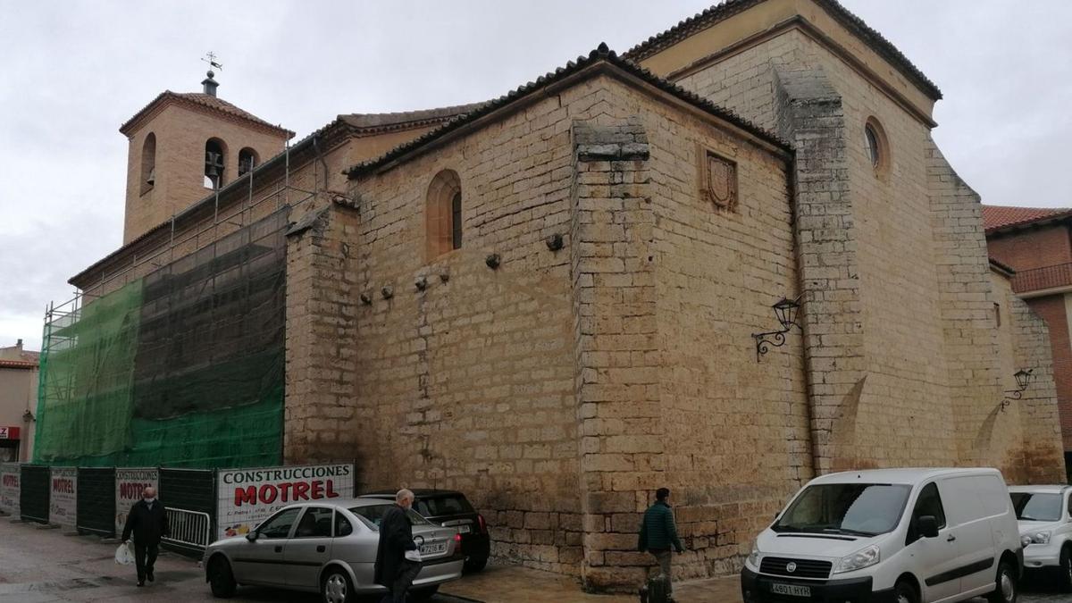 Iglesia de Santo Tomás en la que se ejecutan las obras de restauración de la portada sur. | M. J. C.