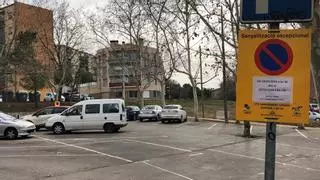 Queixes a Montilivi pel tancament de dues zones d'aparcament que l'Ajuntament ha de netejar