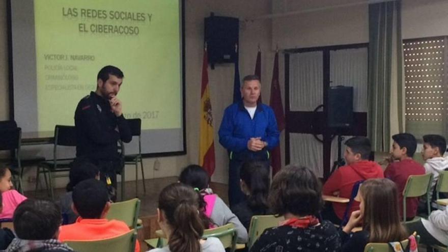 Charla sobre el ciberacoso al alumnado del IES San Isidoro